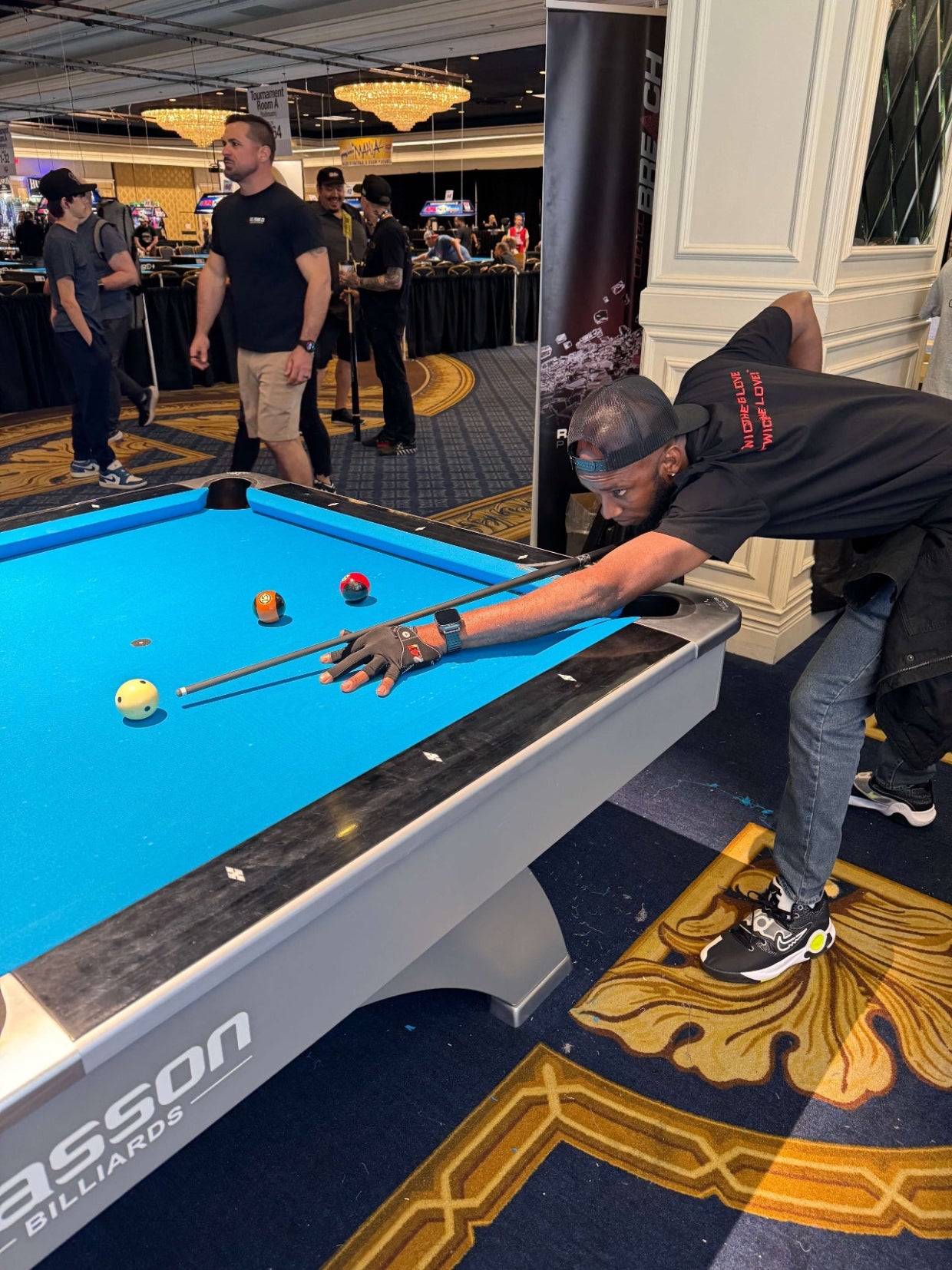Man playing with 241Gloves at world championships