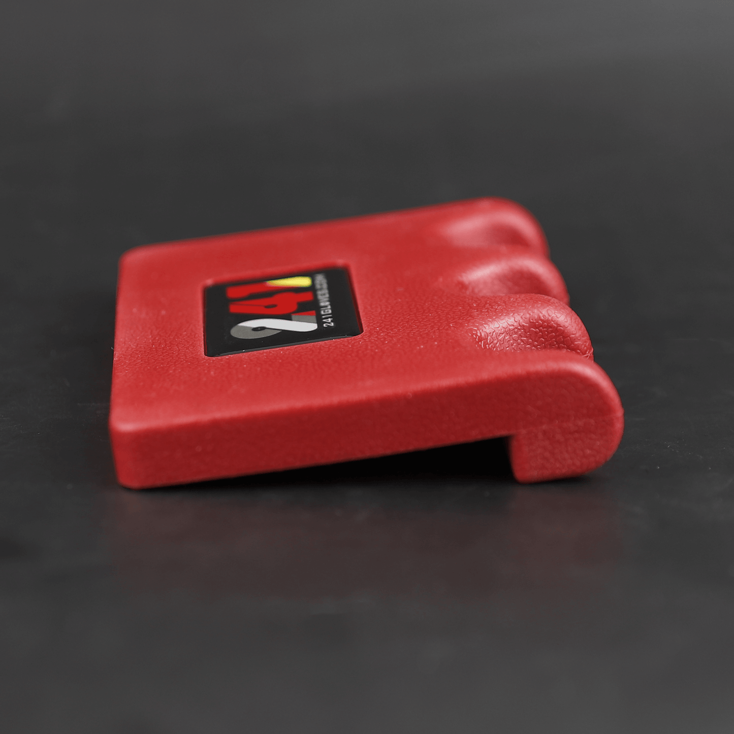 Red side cue claw holder